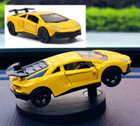 🚗 Obracające się autko na deskę rozdzielczą – efekt driftu w Twoim aucie!